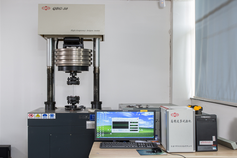 МАШИНА ЗА ИСПИТИВАЊЕ ВИСОКИХ ФРЕКВЕНЦИЈА ЗАМОРА